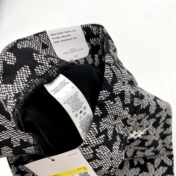 Nike Black Floral High Rise Leggings - Picture 4 of 8